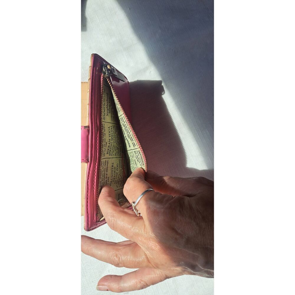 Kate Spade New York Pink Patent Leather Wallet Leather Plate Logo Snap Closure Y - Picture 7 of 16